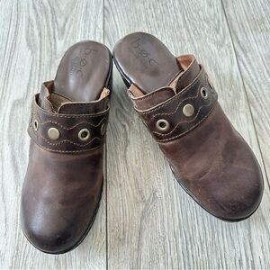 Womens boc Born Brown Leather Clogs
Rivets Shoes Size 8M